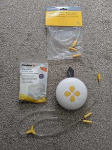 Medela Swing Maxi Double Breast Pump + Extras