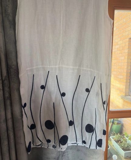 Italian 100% linen dress - Size 16 - Summer staple!!