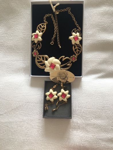 Johnny Loves Rosie Statement Necklet and Earrings