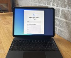 IPad Air (Magic Keyboard and Apple Pencil included)