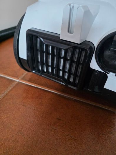 Vacuum cleaner 700W