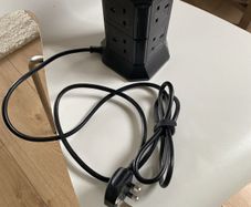 Power tower extension lead with 8 plugs, 3 USB-B and 1 USB-C socket