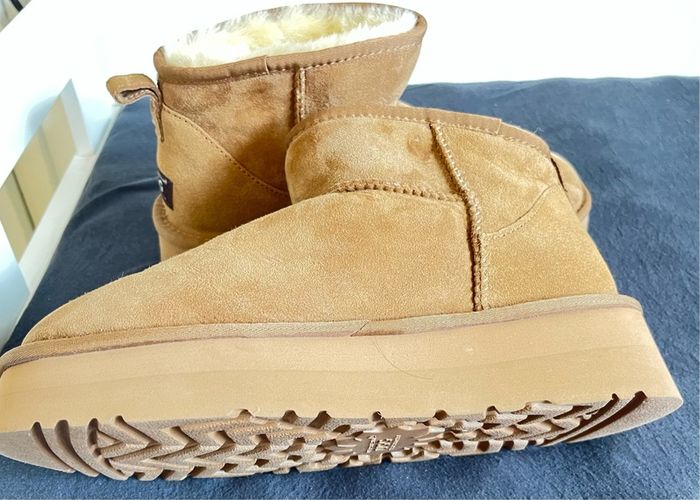 Ugg boots chestnut short platform
