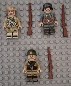 Lego compatible, military figures, Russian / British / German infantry. 15 figures plus rifles.