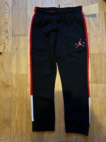 New Nike joggers size 6-7 years