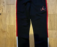New Nike joggers size 6-7 years