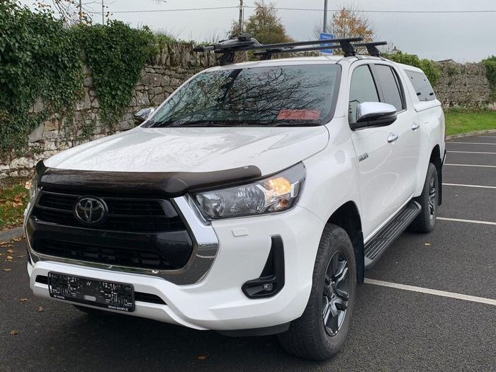 Toyota Hilux SR5 2.4L Full Leather, Canopy, Low KM