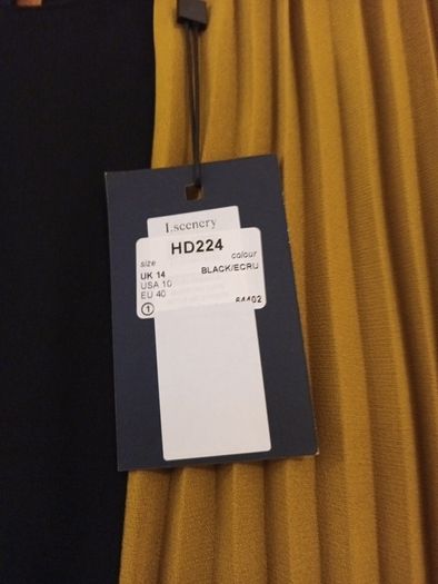 Vera Moda I. Scenery  Dress.    S.14.    B.N.W.T.