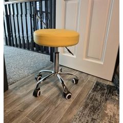 swivel stool