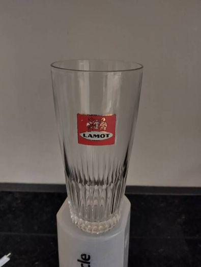 8 vintage drinking glasses