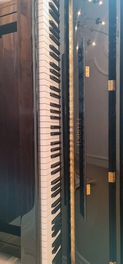 Feurich 122 Piano
