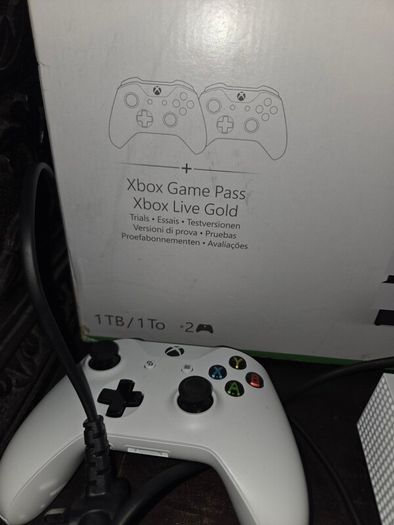 Xbox One S 1TB Box, Controllers, Games