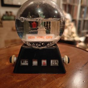 Retro New York City Snow globe calendar WTC