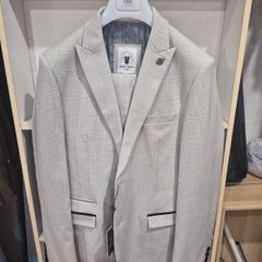 Marc Darcy 2 piece suit never worn