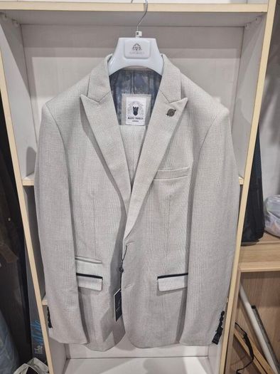 Marc Darcy 2 piece suit never worn