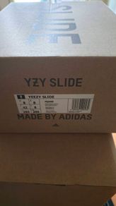 Yeezy Slides Adult sizes, 2 models