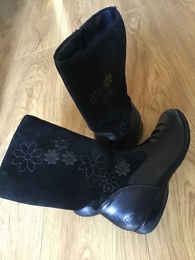 Girls Clarks leather/suede boots, size 2,5 (35)