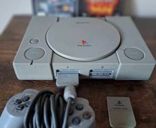 (NEED GONE ASAP) PS1, 2 games, 3 controllers, 1 memory card