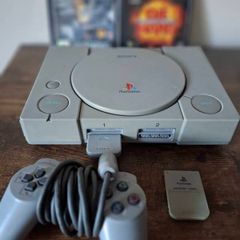 PS1, 2 games, 3 controllers, 1 memory card