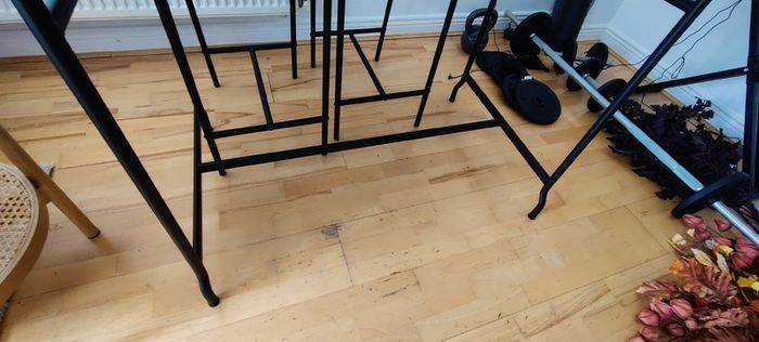 Island Table and Chairs
