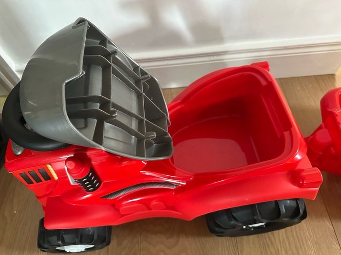 Red ride on tractor with trailer