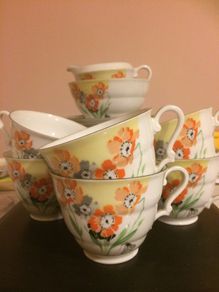 Eastern Europe vintage teaset Clarice cliff design