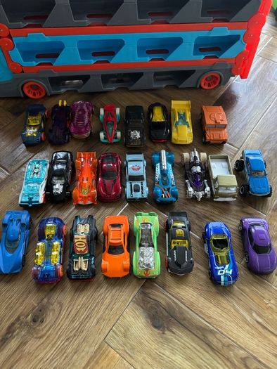 Hot wheels transporter and 22 cars