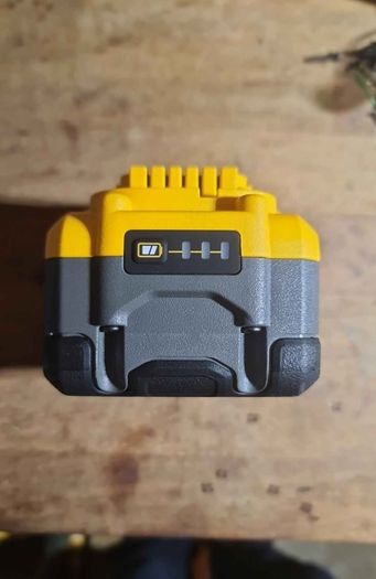 Dewalt battery 18V 8Ah