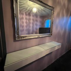 Elegant wall mirror & floating console table