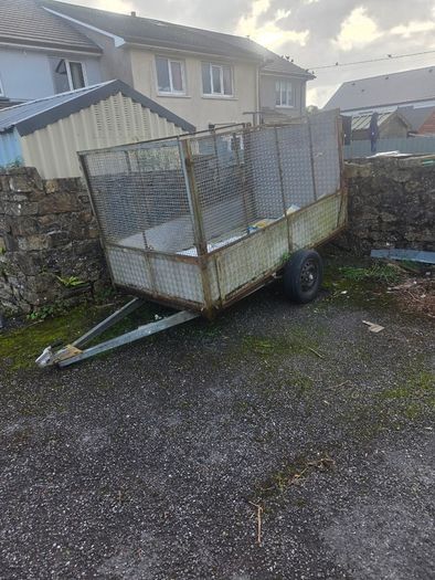 Large checker plate trailer with mesh sides