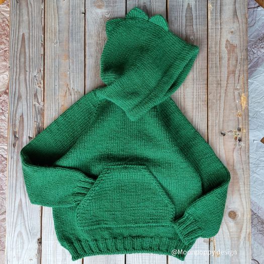 Green jumper in size 5-6 years