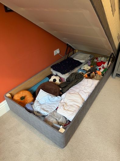 Single ottoman bedframe