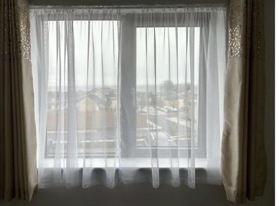 3 sets of voiles with springloaded bars
