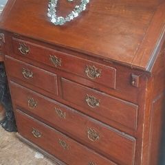 Georgian Bureau Desk