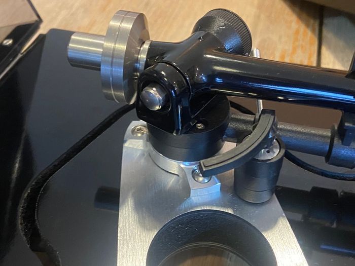 Rega RP8 Planar 8 Turntable with RB808 Tonearm and TTPSU Speed Control Power Supply Unit