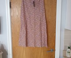 New Look Skirt. S.12.   B.N.W.T  (Lightweight  Material)