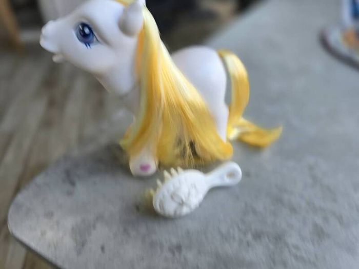 Flutterbutter Flutter Butter Toys R Us USA Exclusive with Brush MLP G3 My Little Pony 2004