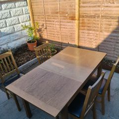 Extendable Dining table + 4 chairs