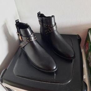 Boots (see other photos)