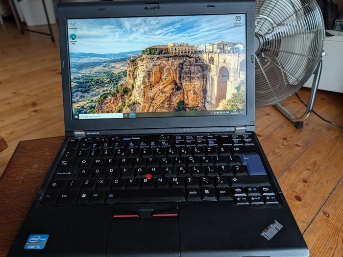 Lenovo ThinkPad X220 with IPS display and classic ThinkPad keyboard.
