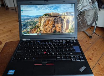 Lenovo ThinkPad X220 with IPS display and classic ThinkPad keyboard.