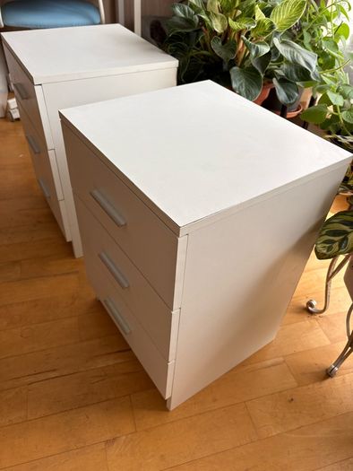 x2 Bedside lockers