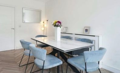 Extendable Dining Table & Chairs