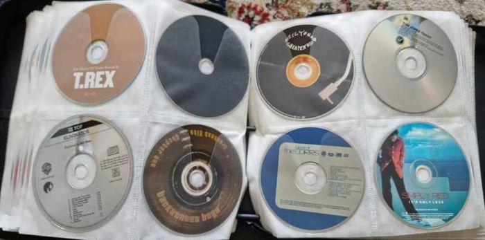 160 CD + Case. All CD's in perfect playable condition.