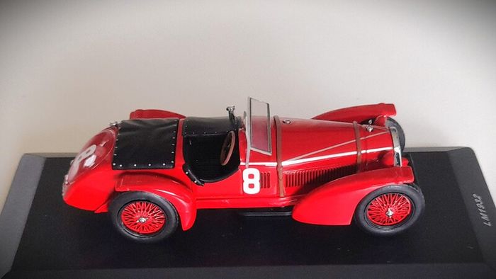 Diecast Model Le Mans Winning Alfa Romeo 8C 2300 Le Mans 1932 1st - IXO 1:43