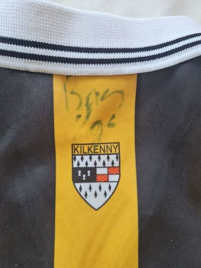 Signed kilkenny child's Jersey no clue what signatures on it in good condition