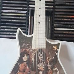 memrobilla kiss  toy guitar