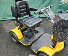 Single seat golf buggy