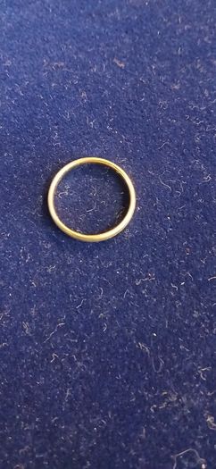 18ct gold wedding band