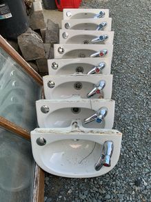 6,Small sinks